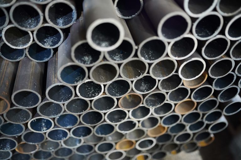 6 Signs That It's Time to Replace Your Pipes
