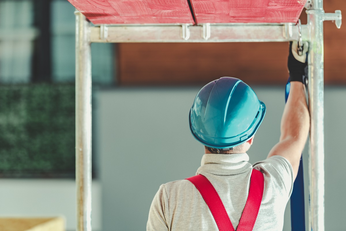 construction worker fixing a scaffolding