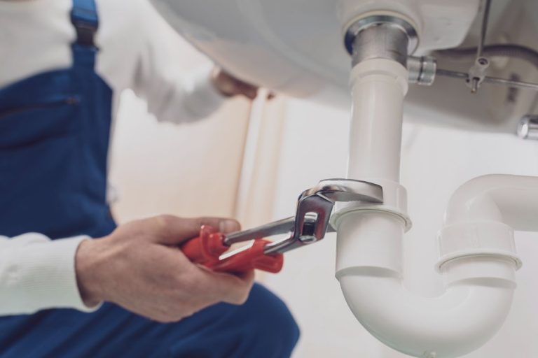 7 Signs That You Have Mold in Your Water Pipes