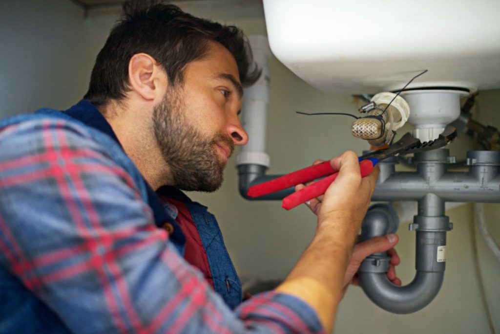 5 Quick Fixes for Leaky Pipes While You Wait for Repairs