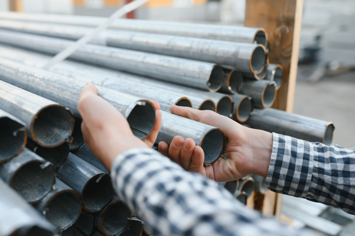 Stainless Steel vs Galvanized Iron Pipes: What Is the Difference?