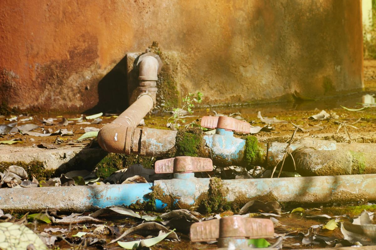 Old or damaged pipes