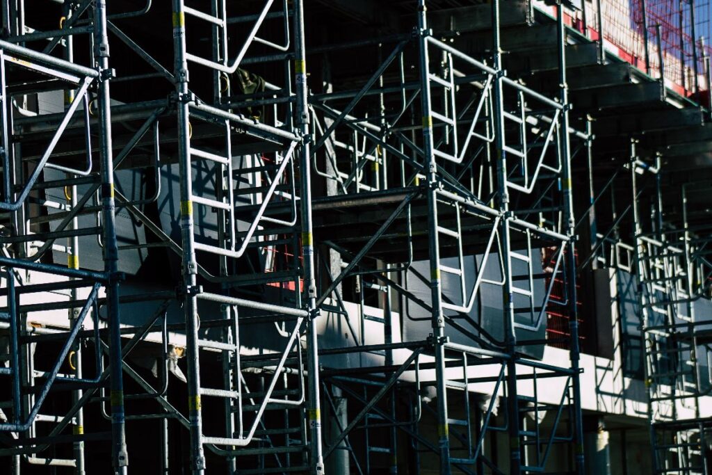 5 Essential Safety Measures for Working with Steel Scaffolding