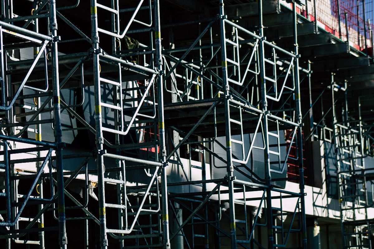 5 Essential Safety Measures for Working with Steel Scaffolding