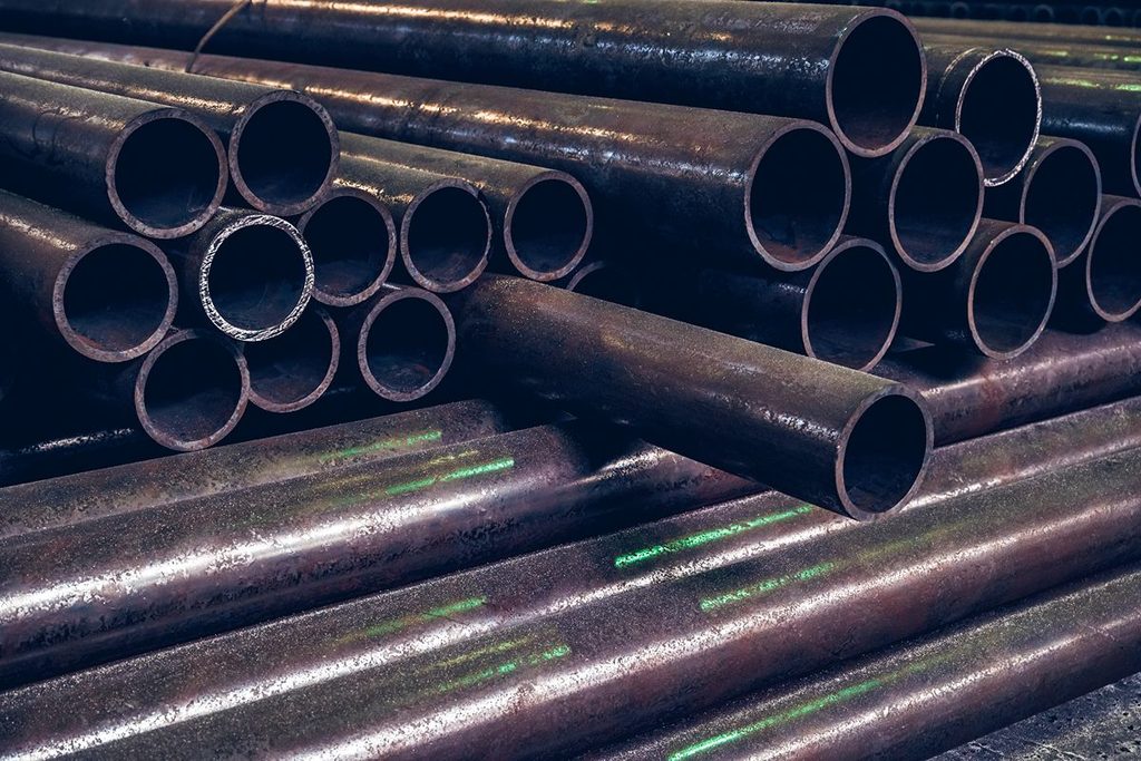 Black iron pipes arranged in bundles, highlighting pipe size, wall thickness, and specification considerations for system performance